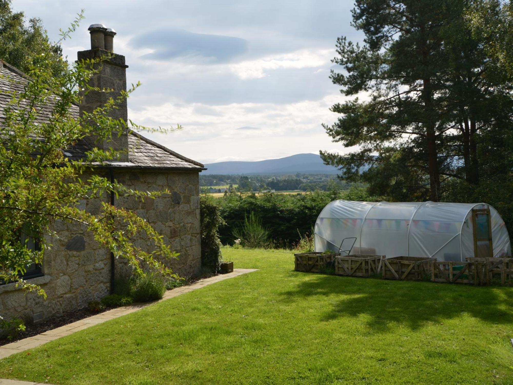 Amazing Cottage With Private Indoor Swim Pool And Hot Tub Grantown-on-Spey Экстерьер фото